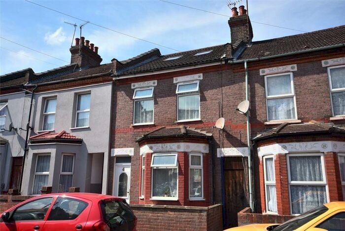 5 Bedroom Terraced House To Rent In Naseby Road, Luton, Bedfordshire, LU1