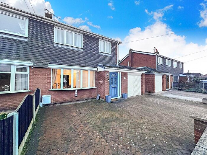 3 Bedroom Semi Detached House For Sale In Chapel Close, Finningley, DN9