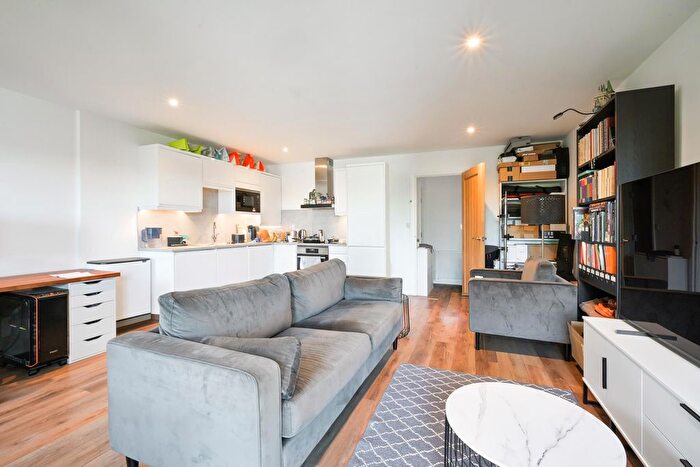 1 Bedroom Flat To Rent In Hendon Way, London, NW4