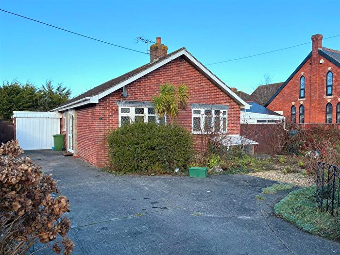 4 Bedroom Detached Bungalow For Sale In New Road, East Huntspill, TA9