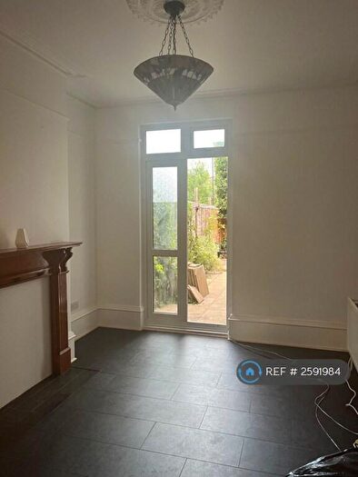 5 Bedroom Semi-Detached House To Rent In Waddon Road, Croydon, CR0