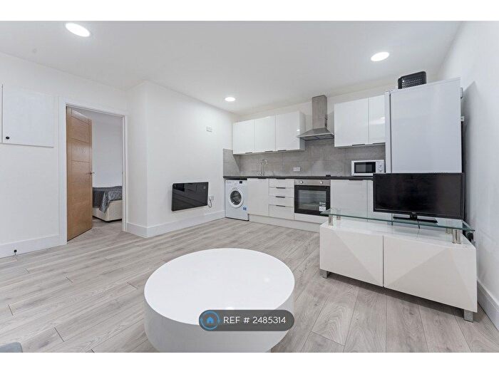 1 Bedroom Flat To Rent In Ravensbury Avenue, Morden, SM4