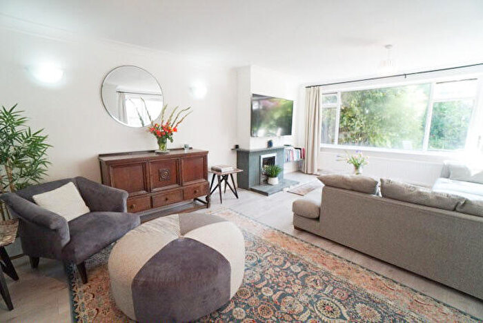 3 Bedroom Semi-Detached House To Rent In Dolphin Court, Chester, Cheshire, CH4