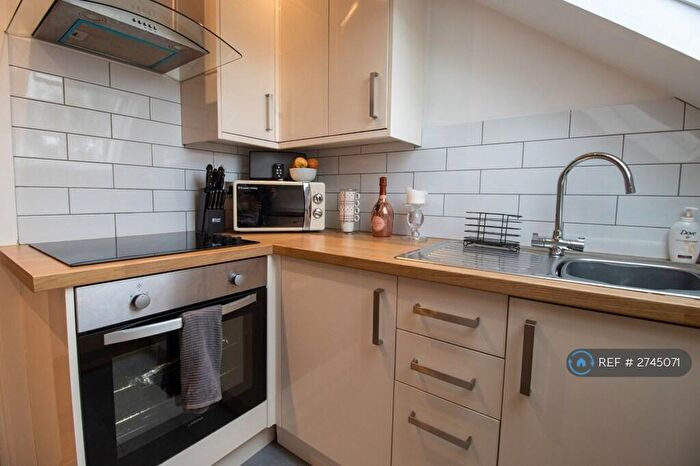2 Bedroom Flat To Rent In Harrogate Road, Leeds, LS17