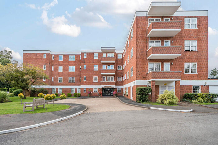 2 Bedroom Apartment For Sale In Bulstrode Court, Oxford Road, Gerrards Cross, Buckinghamshire, SL9