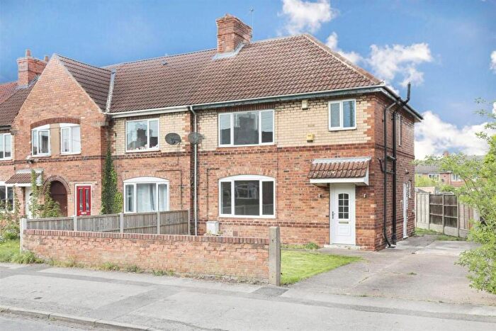 3 Bedroom Semi-Detached House To Rent In Suffolk Road, Bircotes, Doncaster, DN11