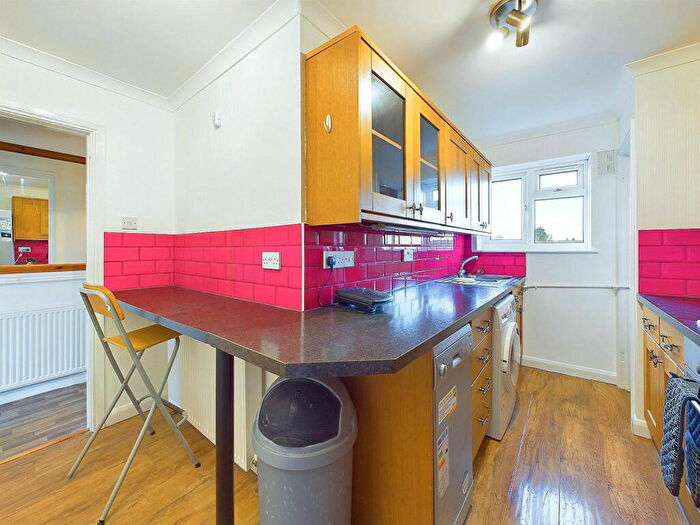 2 Bedroom Flat For Sale In Kingston Close, Hove, BN3