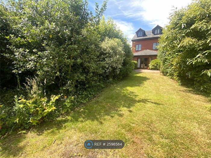 4 Bedroom Detached House To Rent In Black Horse Hill, Wirral, CH48