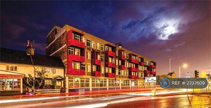 2 Bedroom Flat To Rent In Burlington House, Waltham Cross, EN8