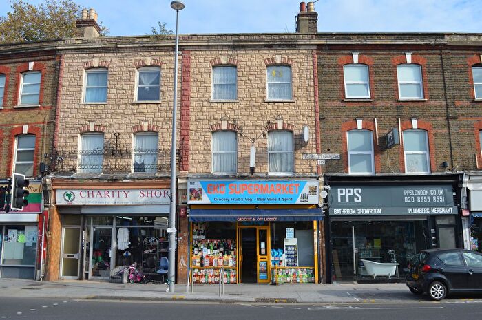 Studio To Rent In Borthwick Mews, London, E15