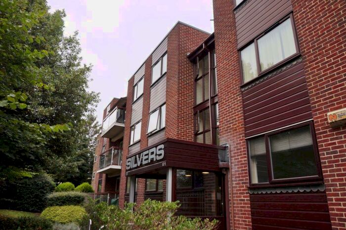 2 Bedroom Flat To Rent In Buckhurst Hill, IG9