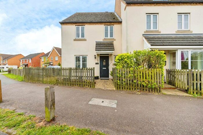 3 Bedroom End Of Terrace House For Sale In Wadsworth Court, Bedford, Bedfordshire, MK42