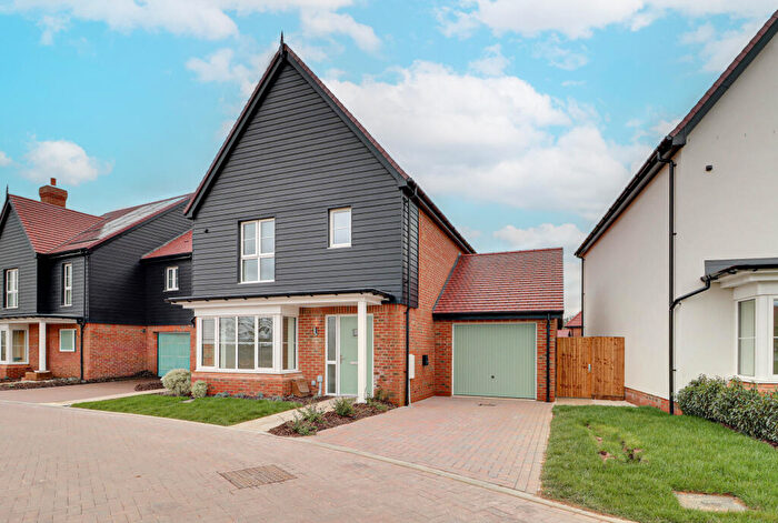 3 Bedroom Detached House For Sale In Oak Drive, Codicote, SG4