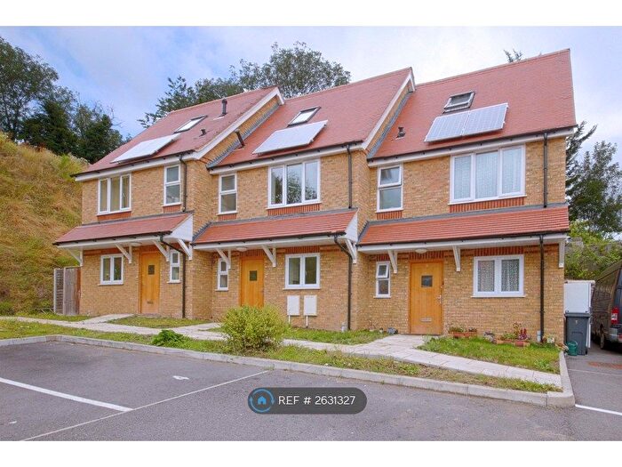 3 Bedroom End Terrace House To Rent In Drakes Close, High Wycombe, HP11