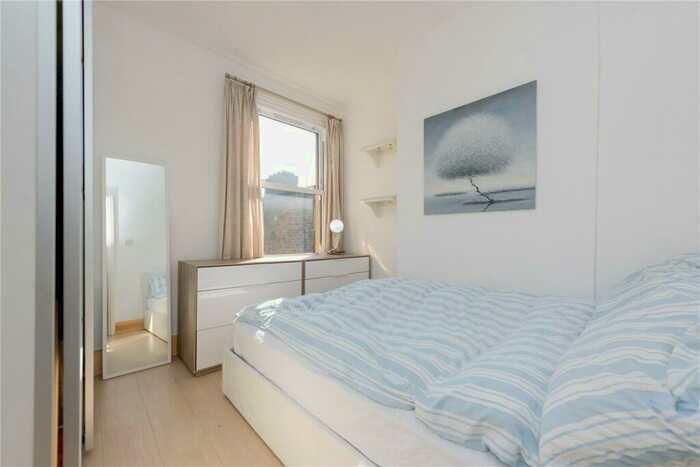 2 Bedroom Apartment To Rent In Windsor Road, London, NW2