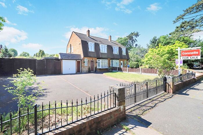3 Bedroom Semi-Detached House For Sale In Greenfield Lane, Fordhouses, Wolverhampton, WV10