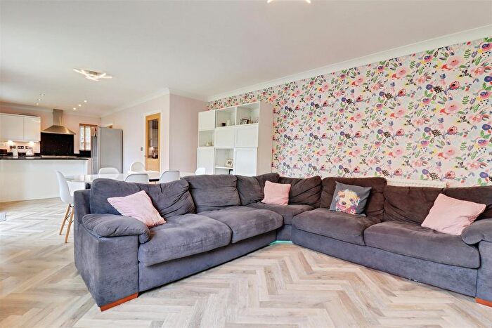 5 Bedroom Detached House For Sale In Cotton Field Road, Holmes Chapel, CW4