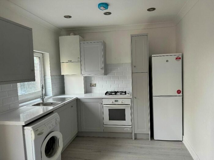 2 Bedroom Flat To Rent In Amhurst Road, London, E8