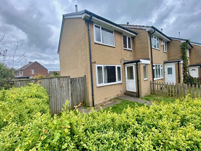 3 Bedroom End Of Terrace House For Sale In Highroyd, Lepton, Huddersfield, HD8