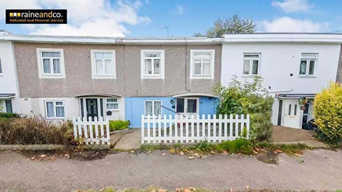 3 Bedroom Terraced House For Sale In Robins Way, Hatfield, AL10
