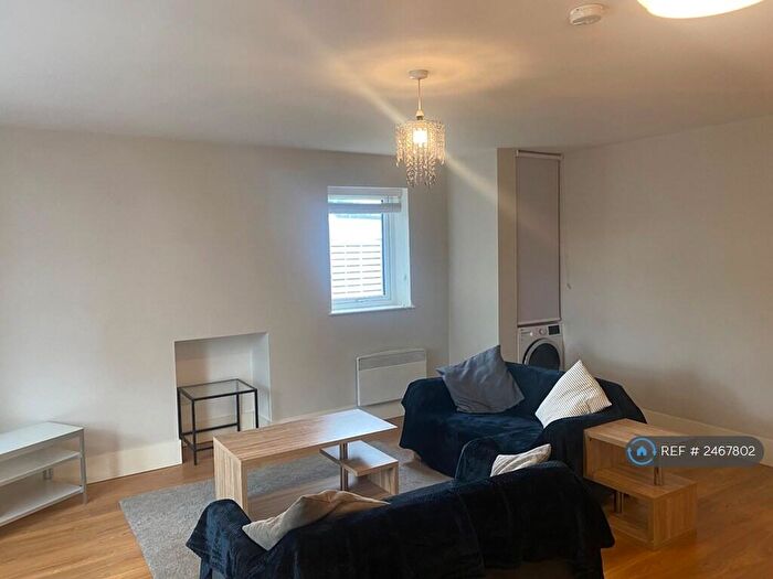 2 Bedroom Flat To Rent In Fallowfield, Manchester, M14