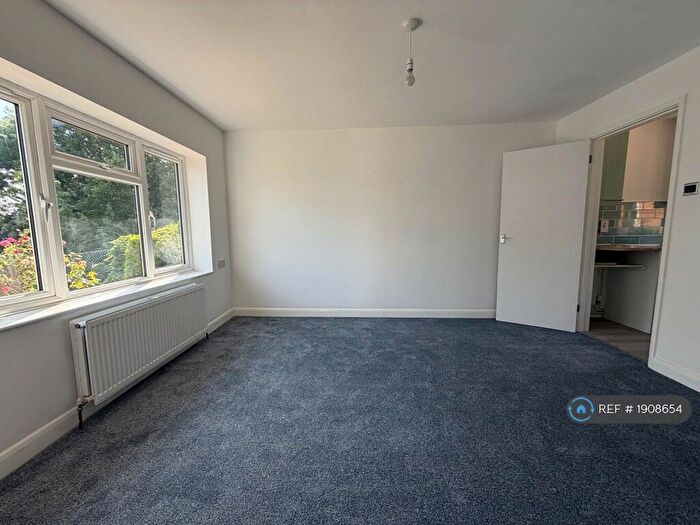 1 Bedroom Bungalow To Rent In High View, Reading, RG31