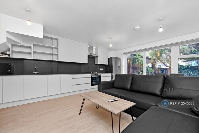 4 Bedroom Maisonette To Rent In Eldridge Court, London, SE16