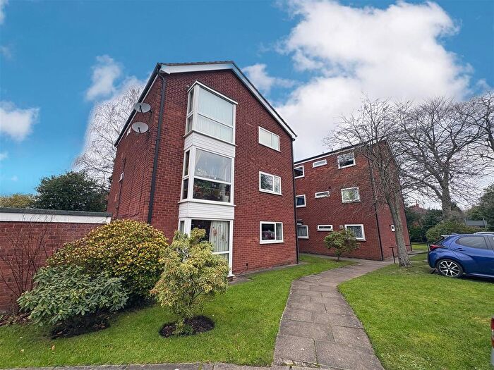 2 Bedroom Flat For Sale In Northenden Road, Sale, M33