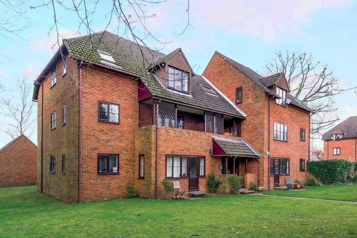 2 Bedroom Flat To Rent In Godalming, Surrey, GU7