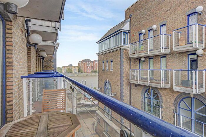 2 Bedroom Block Of Apartments For Sale In Clove Hitch Quay, SW11