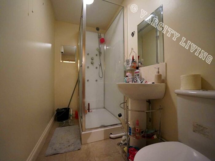 1 Bedroom Apartment To Rent In York Place, Bangor, LL57