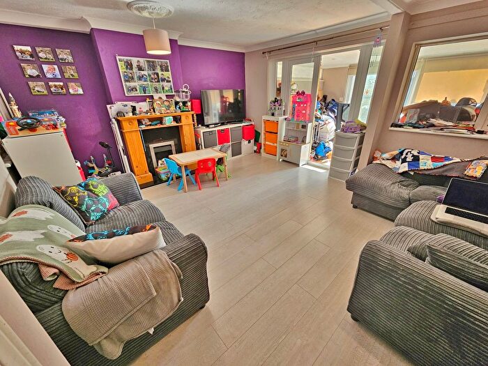 3 Bedroom End Terrace House For Sale In Coniston Walk, Fareham, PO14