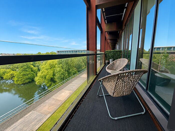 1 Bedroom Flat For Sale In Lake Shore Drive, Bristol, BS13