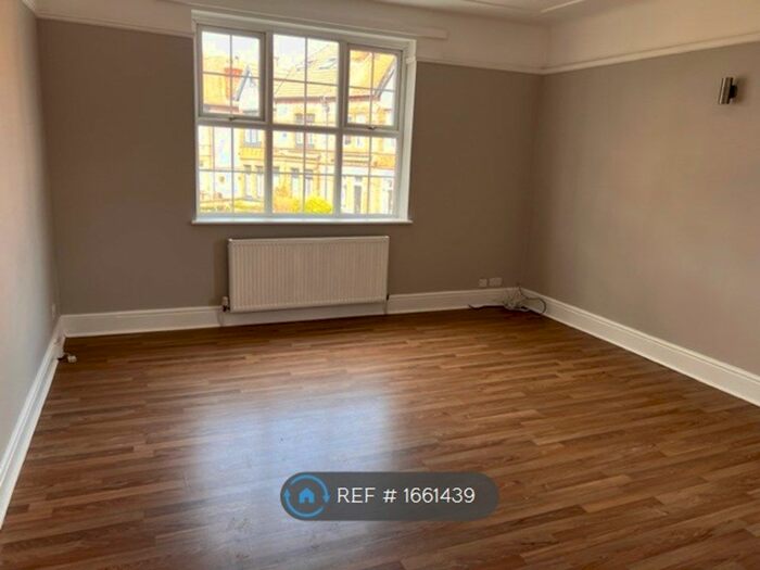 2 Bedroom Flat To Rent In Westbourne Grove, West Kirby, CH48