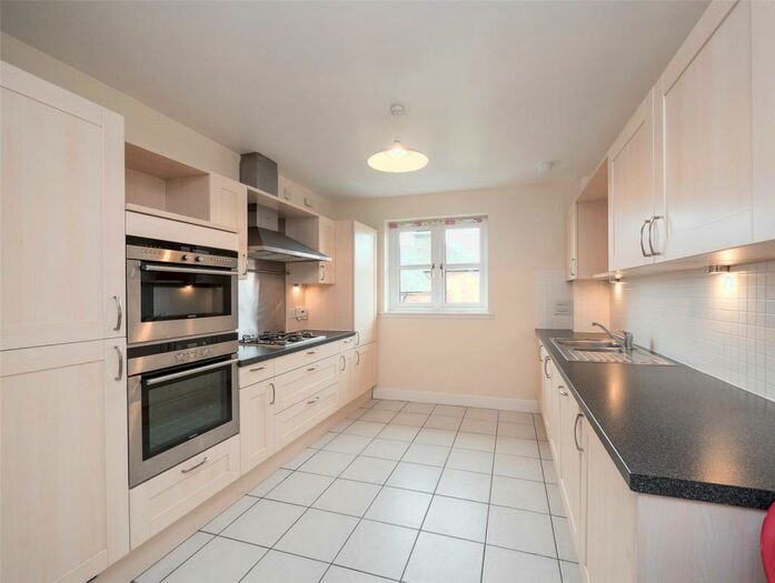 2 Bedroom Flat To Rent In Rattray Drive, Edinburgh, EH10