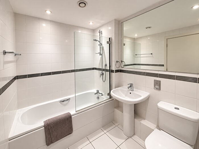 2 Bedroom Flat To Rent In Parade, Leamington Spa, CV32