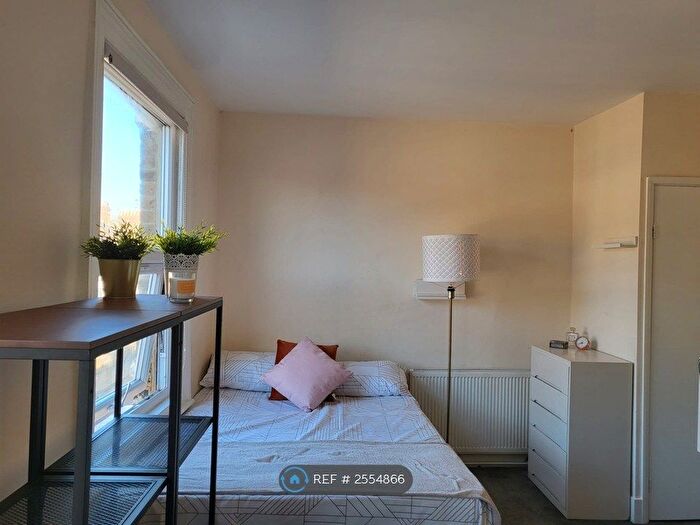 Studio To Rent In Fairbridge Road, London, N19