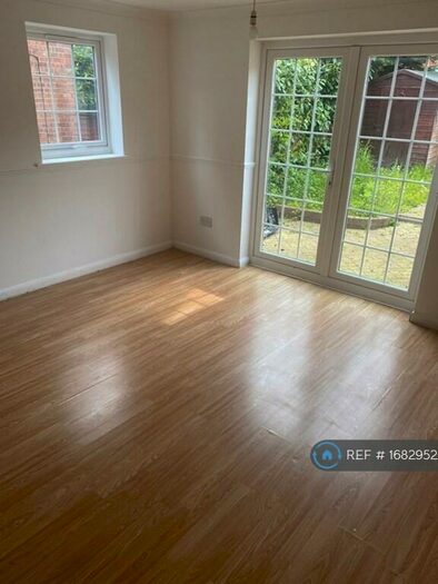 2 Bedroom Semi-Detached House To Rent In Felton Close, Luton, LU2