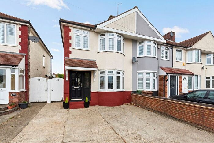 3 Bedroom Terraced House For Sale In Sherwood Park Avenue, Sidcup, DA15