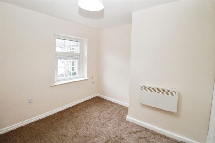 1 Bedroom Terraced House To Rent In Blenheim Place, Off Town Lane, Bradford, BD10