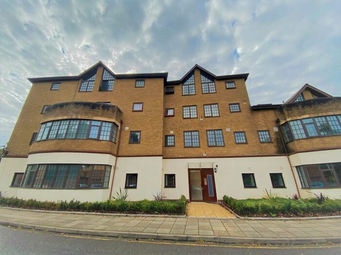 1 Bedroom Flat To Rent In Fitzwilliam House, Comer Crescent, Southall, UB2