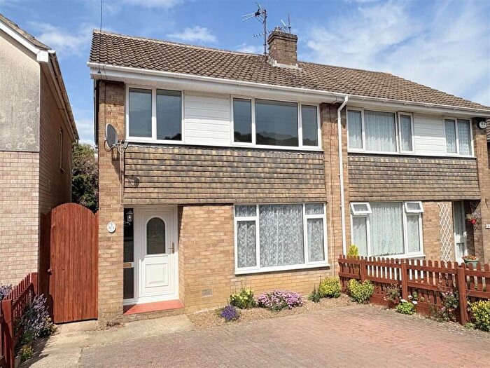 3 Bedroom Semi Detached House To Rent In Meadowvale, Cam, GL11