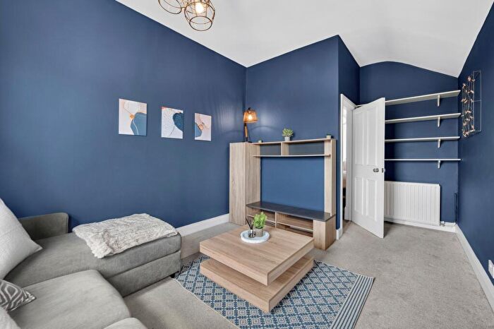 1 Bedroom Flat To Rent In Sheen Lane, East Sheen, SW14