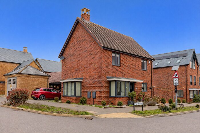 3 Bedroom Detached House For Sale In Vaynol Way, Whitehouse, Milton Keynes, MK8