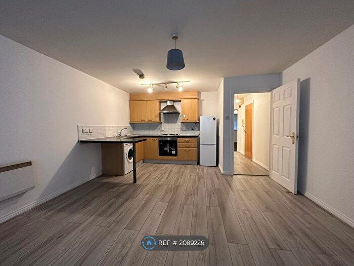 2 Bedroom Flat To Rent In Chancellor Court, Liverpool, L8