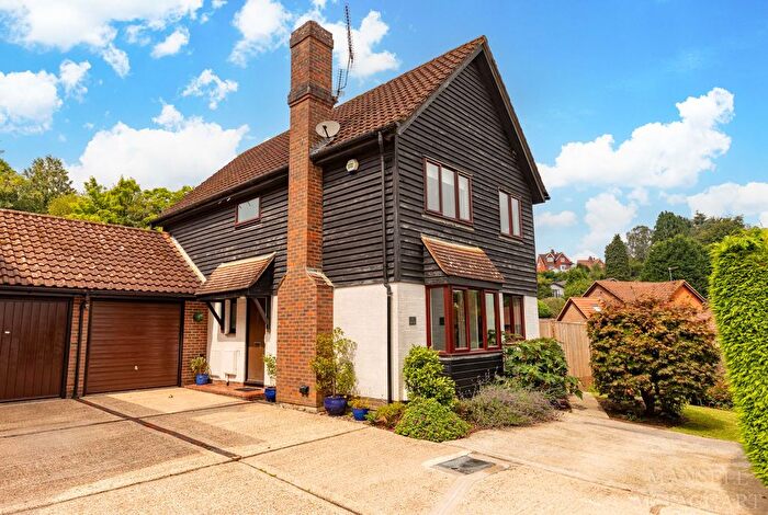 4 Bedroom Detached House For Sale In Beckett Way, East Grinstead, RH19
