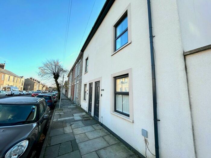 3 Bedroom House To Rent In Plassey Street, Penarth, CF64