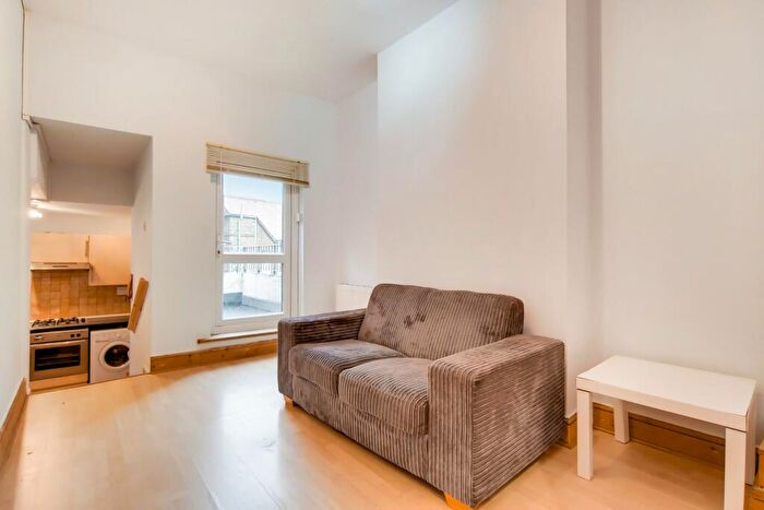 1 Bedroom Flat To Rent In Blackburn Road, West Hampstead, NW6