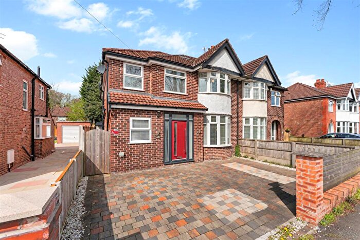 5 Bedroom Semi Detached House For Sale In Langdale Road, Sale, M33