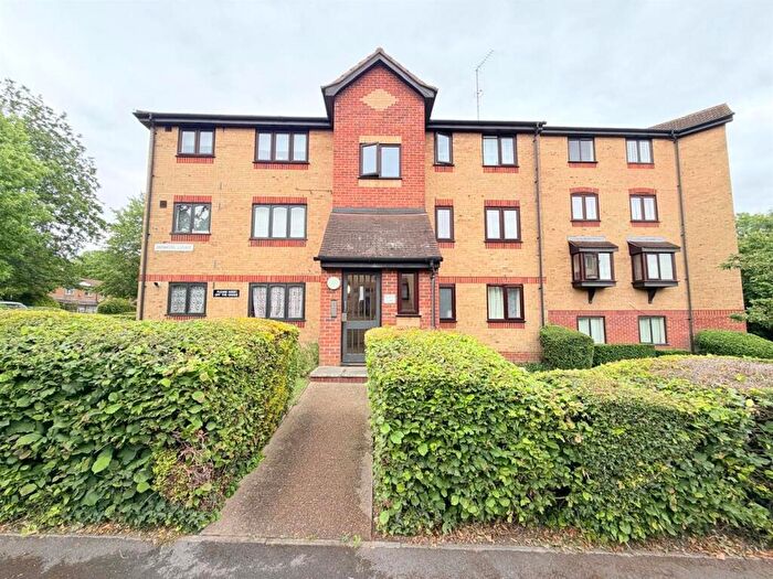 1 Bedroom Apartment For Sale In Dunnose Court, Linnet Way, Purfleet, RM19